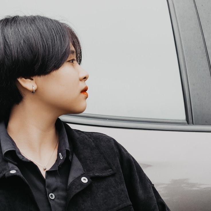 Portrait of Zara Singh meditation instructor